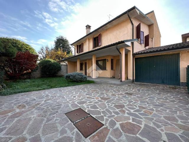 Villa in vendita a Rivolta d'Adda CR