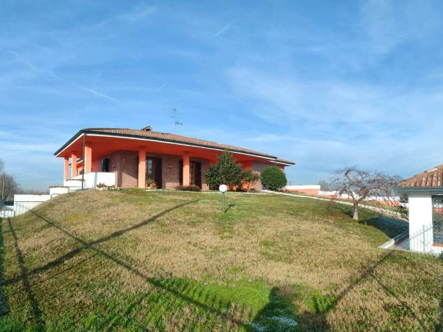 Villa in vendita a Rivolta d'Adda CR