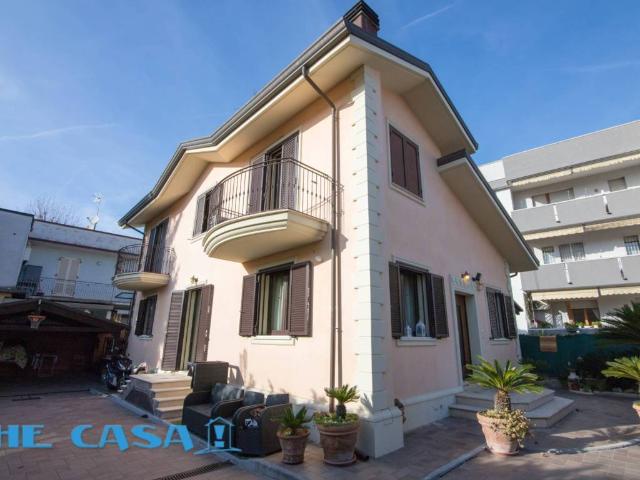 Villa in vendita a Riccione RN