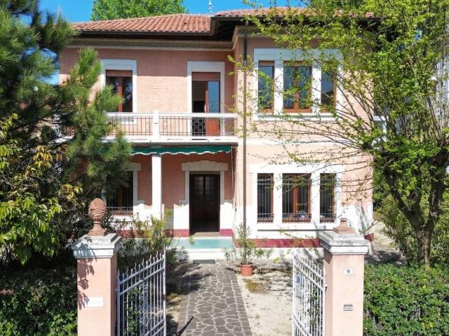 Villa in vendita a Riccione RN