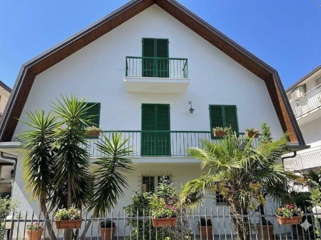 Villa in vendita a Riccione RN