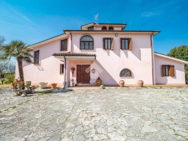 Villa in vendita a Rieti RI
