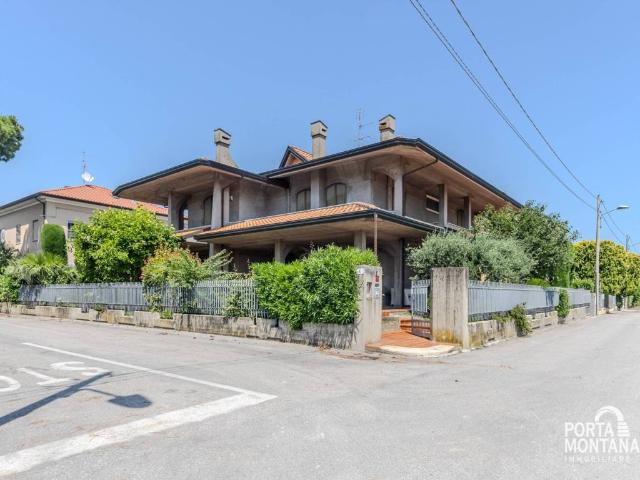 Villa in vendita a Rimini RN