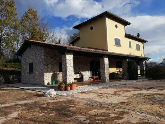 Villa in vendita a Ruviano CE