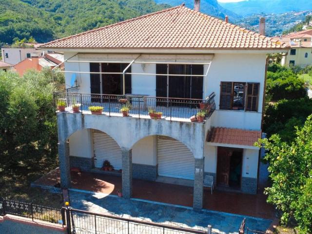 Villa in vendita a Tovo San Giacomo SV