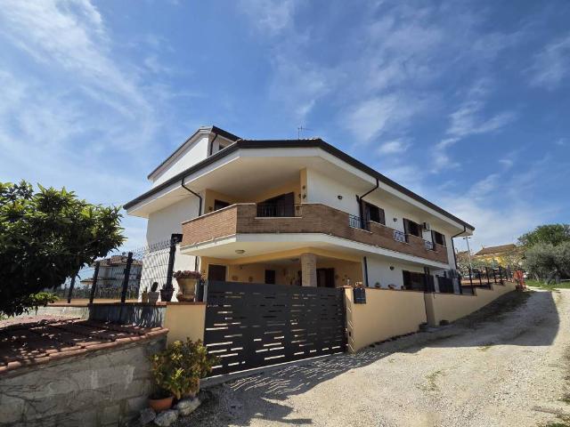 Villa in vendita a Tollo CH
