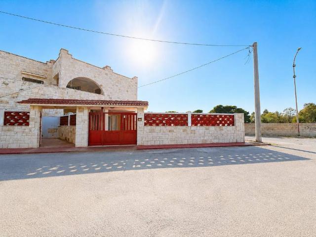 Villa in vendita a Torchiarolo BR