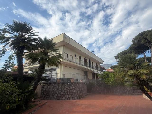 Villa in vendita a Torre del Greco NA