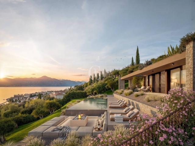 Villa in vendita a Torri del Benaco VR
