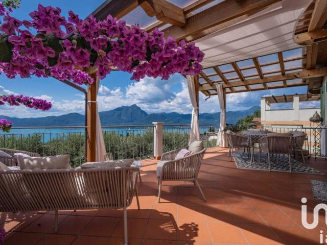 Villa in vendita a Torri del Benaco VR