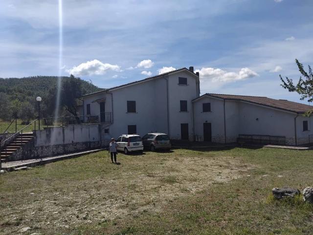 Villa in vendita a Torricella in Sabina RI