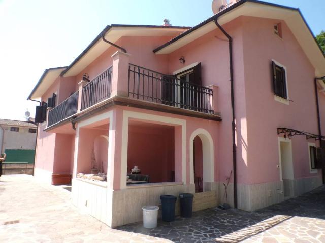 Villa in vendita a Torricella in Sabina RI
