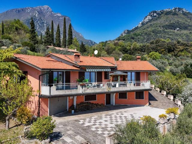 Villa in vendita a Toscolano Maderno BS