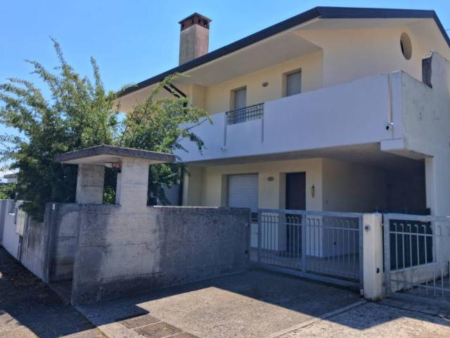 Villa in vendita a Tavagnacco UD