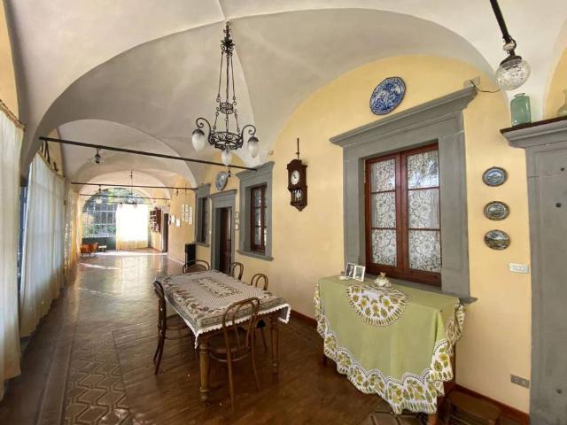 Villa in vendita a Tavernola Bergamasca BG