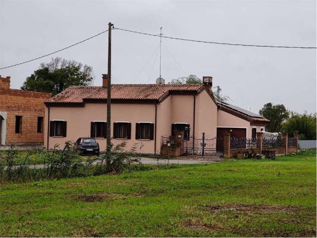 Villa in vendita a Taglio di Po RO