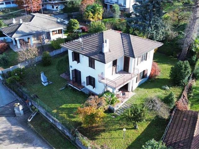 Villa in vendita a Taino VA