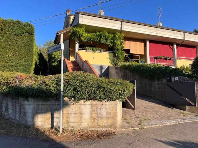 Villa in vendita a Tizzano Val Parma PR