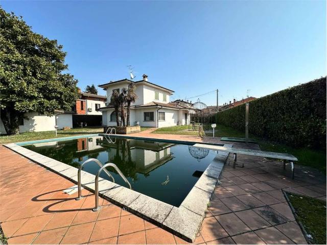 Villa in vendita a Truccazzano MI