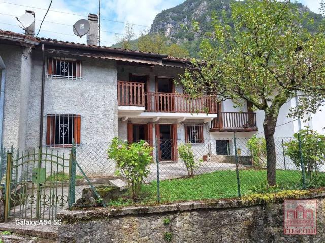 Villa in vendita a Tramonti di Sotto PN