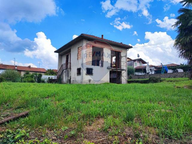 Villa in vendita a Travedona Monate