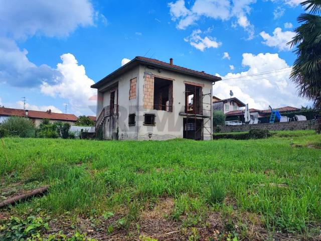 Villa in vendita a Travedona Monate VA