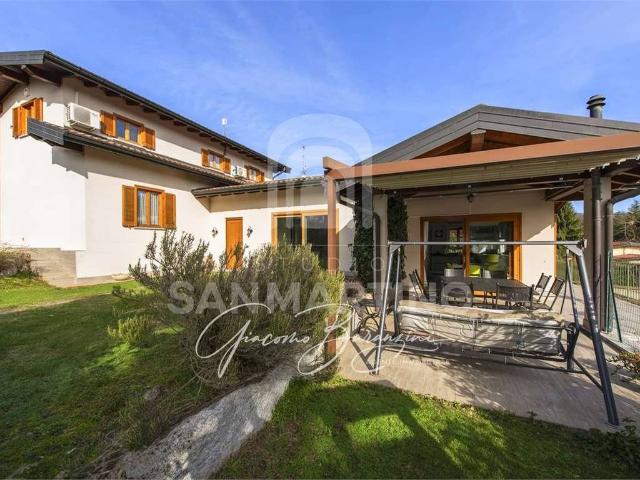 Villa in vendita a Travedona Monate VA