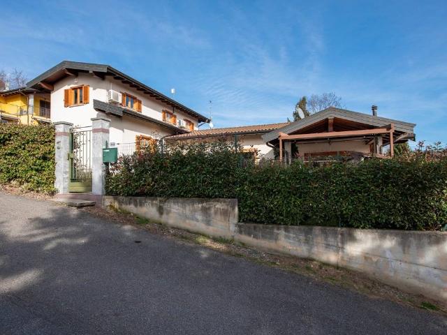 Villa in vendita a Travedona Monate VA