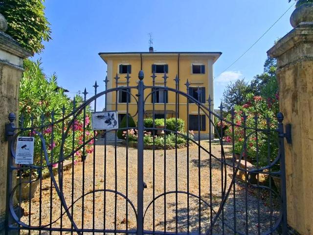 Villa in vendita a Traversetolo PR