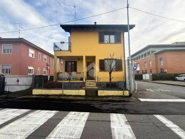 Villa in vendita a Trecate NO