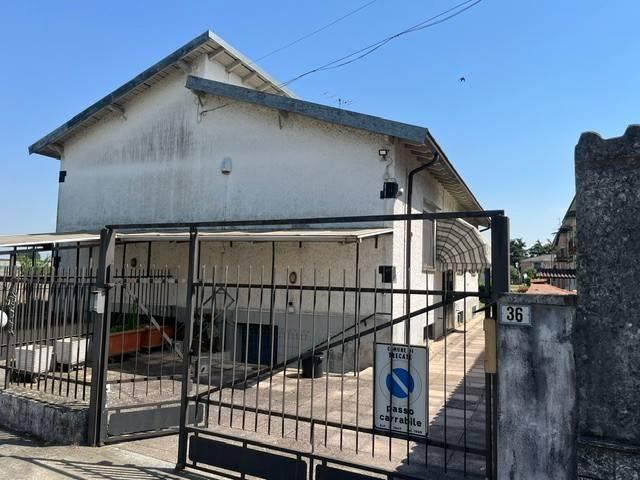 Villa in vendita a Trecate NO