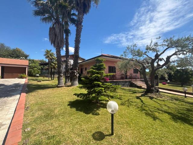 Villa in vendita a Trecastagni CT