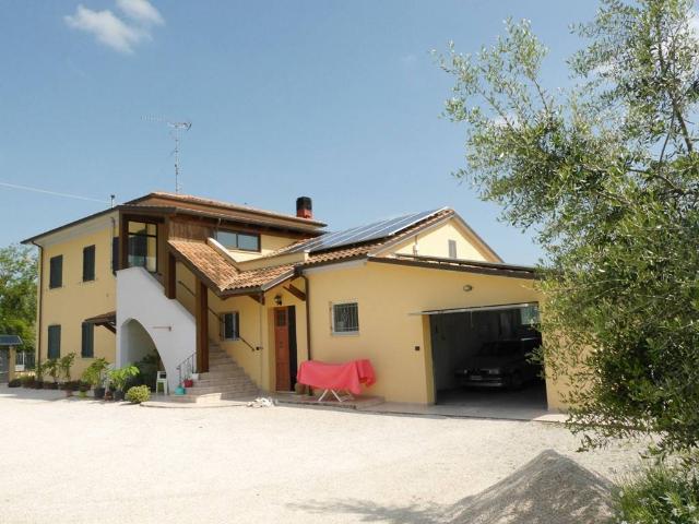 Villa in vendita a Trecastelli AN