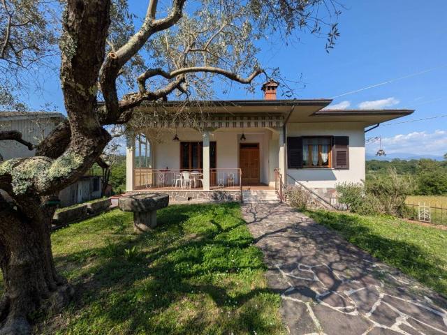 Villa in vendita a Tresana MS