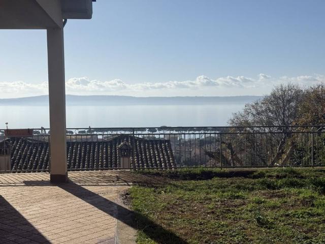 Villa in vendita a Trevignano Romano RM