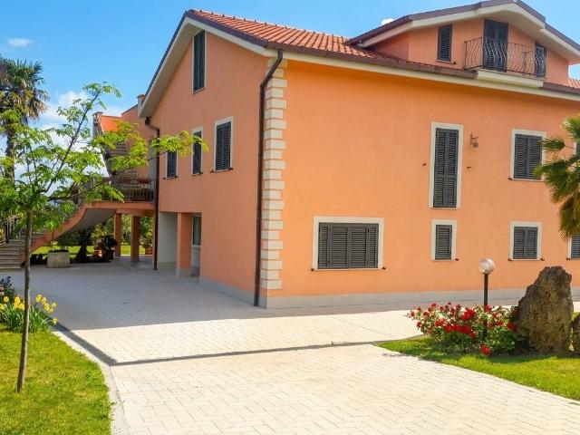 Villa in vendita a Trevignano Romano RM