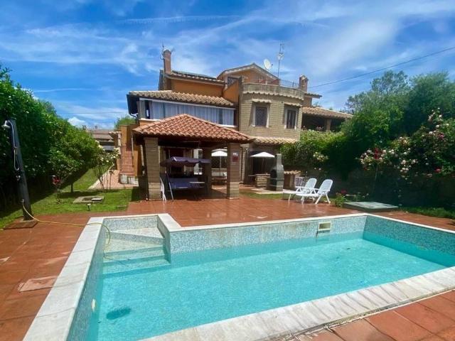 Villa in vendita a Trevignano Romano RM