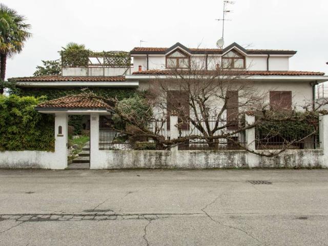 Villa in vendita a Trezzano sul Naviglio MI