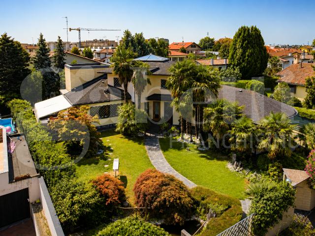 Villa in vendita a Trezzano sul Naviglio