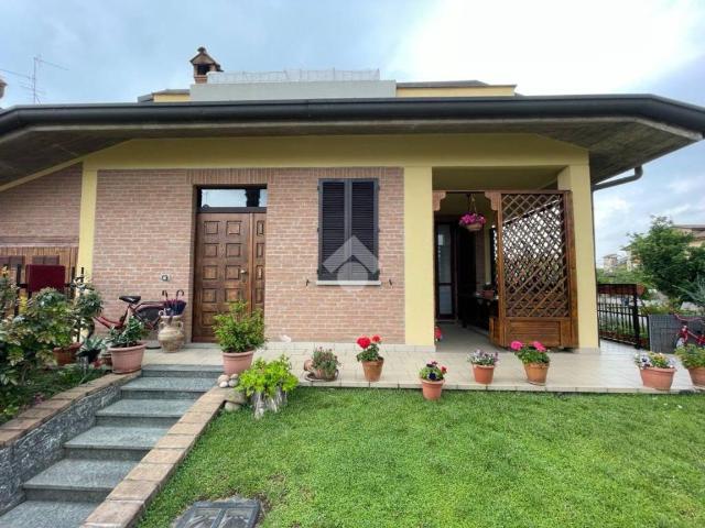 Villa in vendita a Trezzano Rosa MI