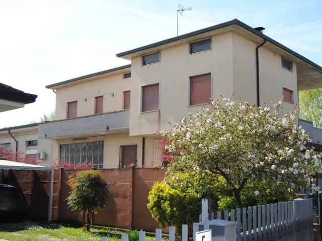 Villa in vendita a Trezzo sull'Adda MI