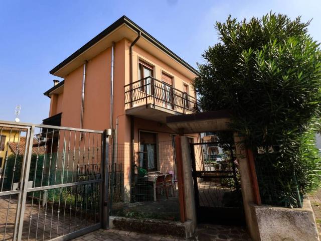 Villa in vendita a Trezzo sull'Adda MI