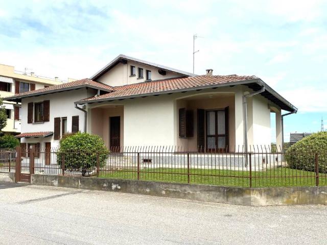 Villa in vendita a Trino VC