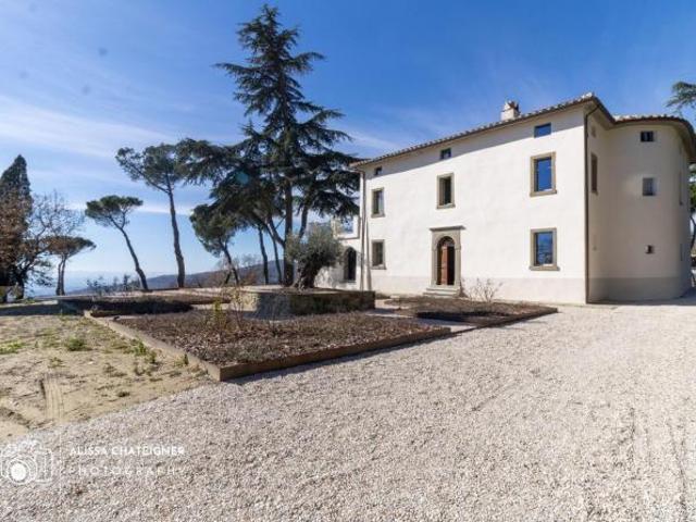 Villa in vendita a Tuoro sul Trasimeno 415 mq Rif: 1397165