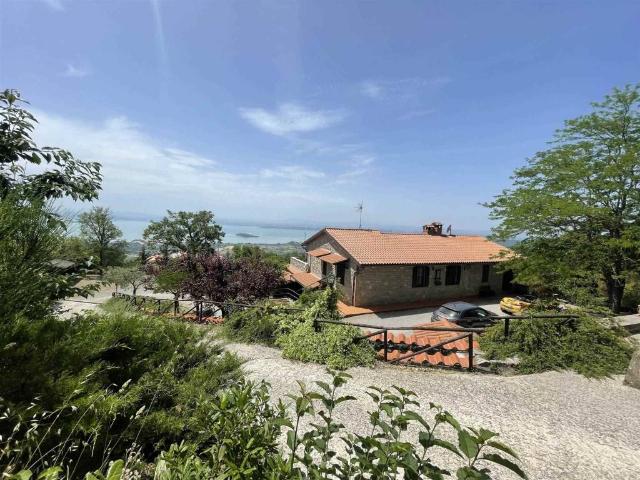 Villa in vendita a Tuoro sul Trasimeno PG