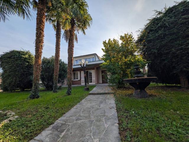 Villa in vendita a Uboldo VA