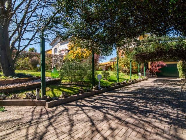 Villa in vendita a Uboldo VA