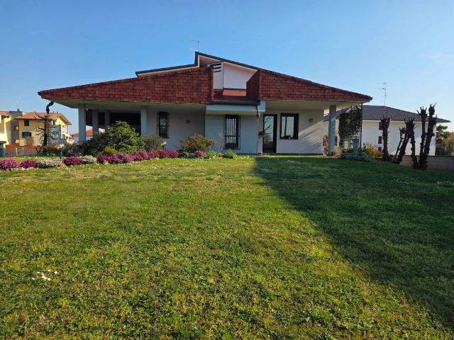 Villa in vendita a Uboldo VA