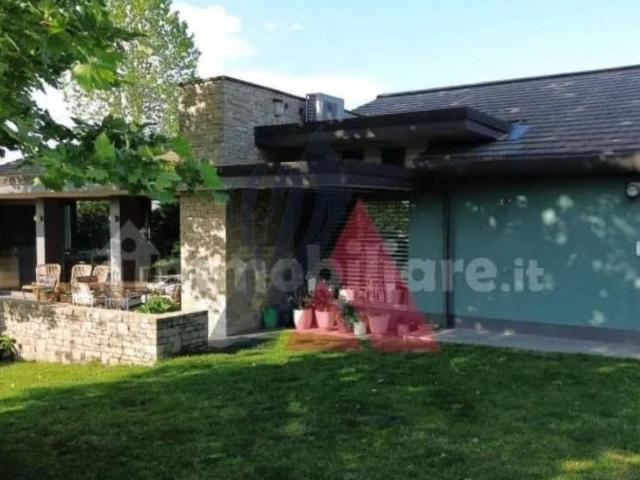 Villa in vendita a Urago d'Oglio BS