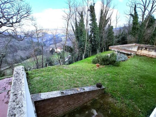 Villa in vendita a Urbino PU